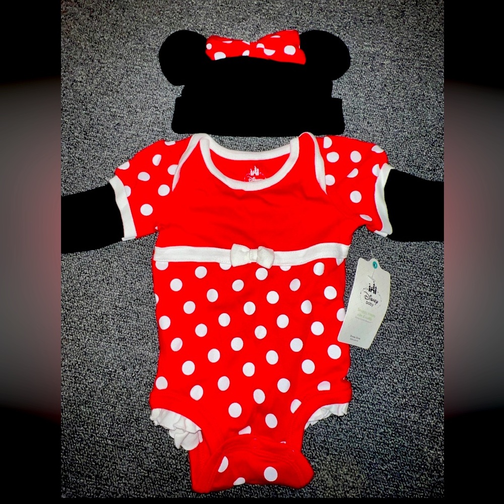 New, never worn Disney Mini Mouse bodysuit with hat 6-12 months